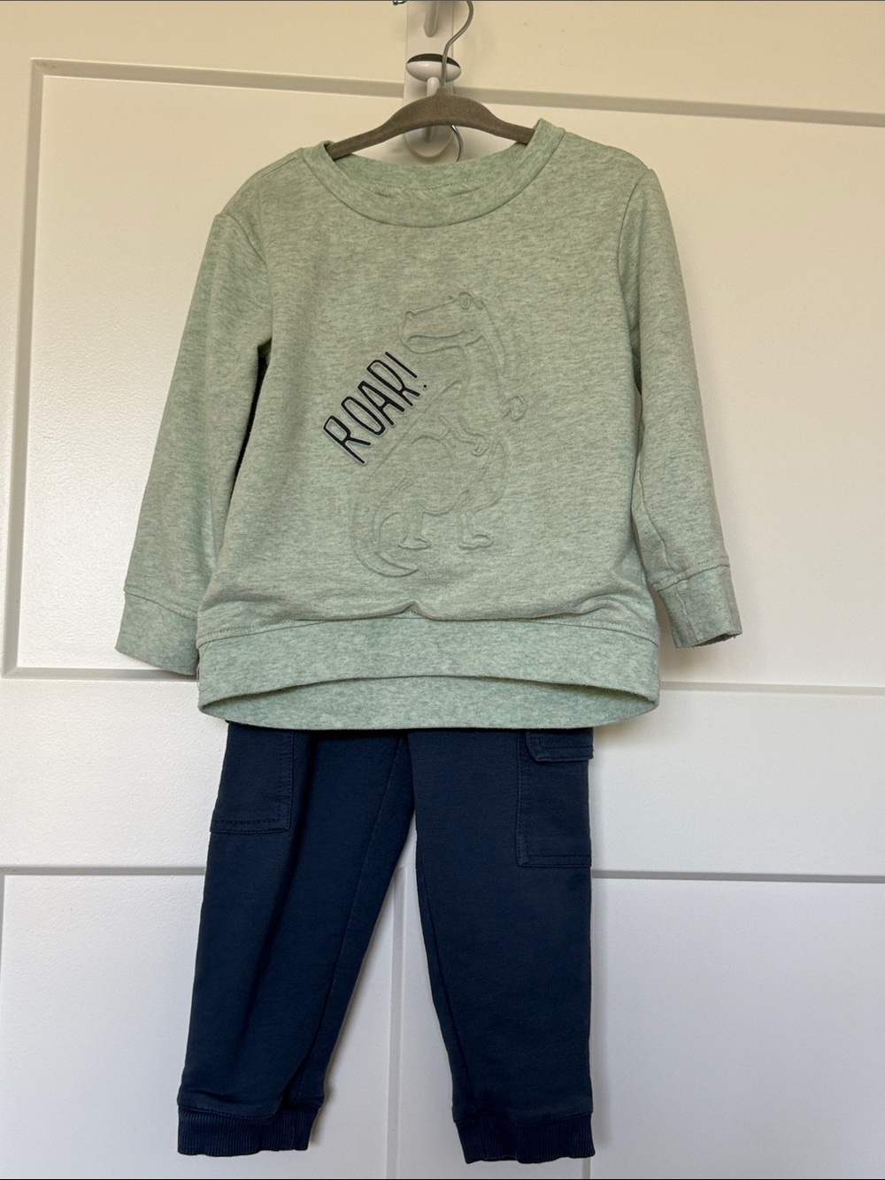 Tommy Bahama 24m Green Crewneck Top with Matching Cargo Joggers